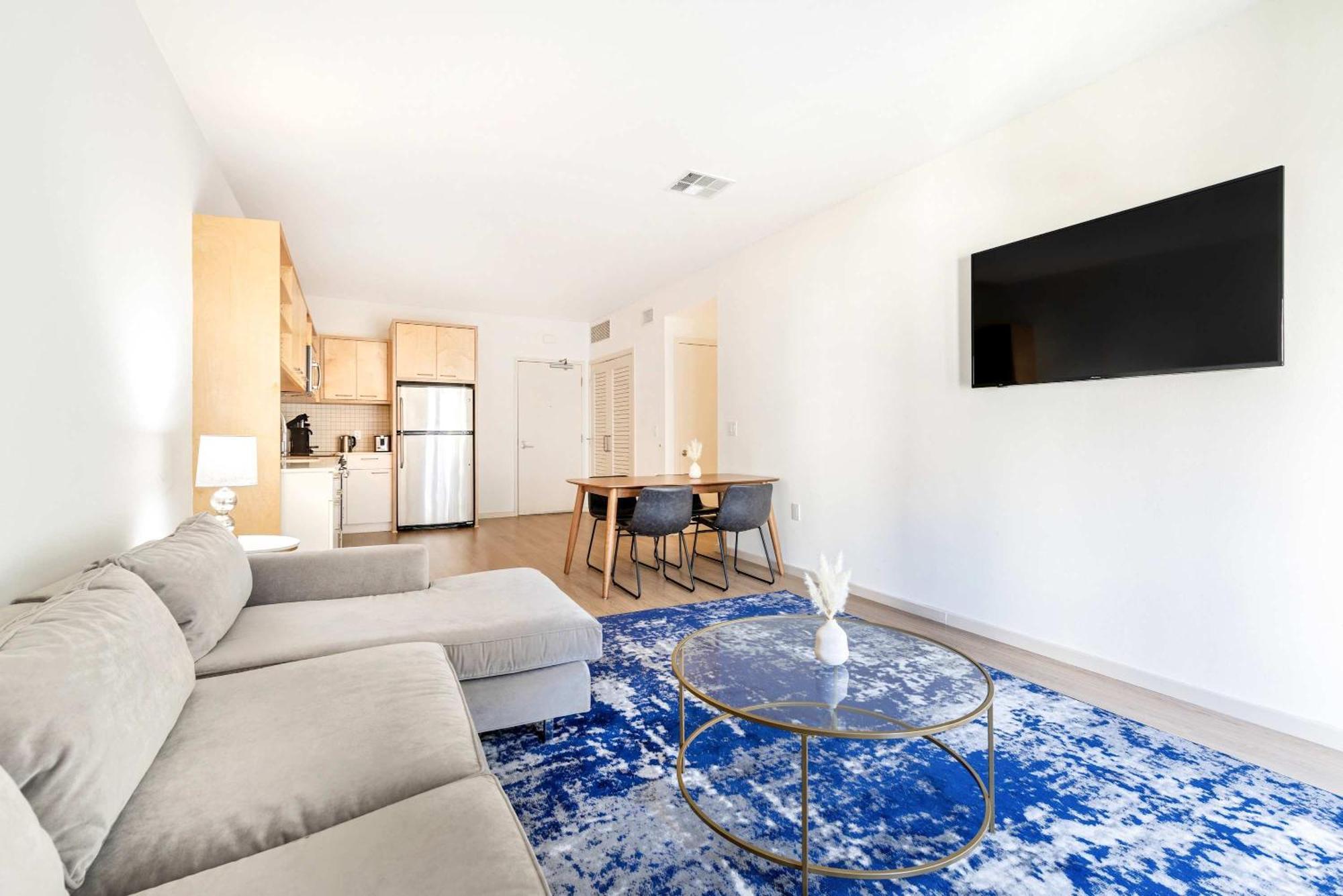 2br New Hollywood Opulent Oasis Et Apartamento